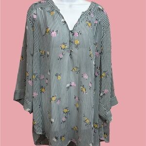 Torrid Black and White V-Neck Tunic with 3/4 Sleeves and Bib Collar